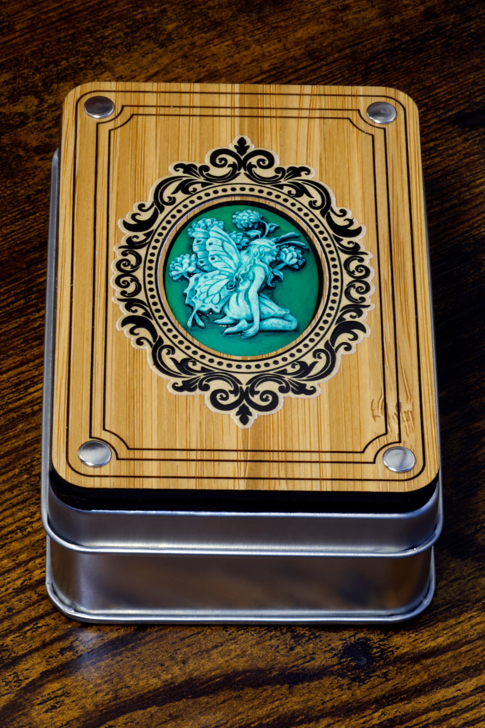 Green Faerie box with Elven Moon Vow Dice Set