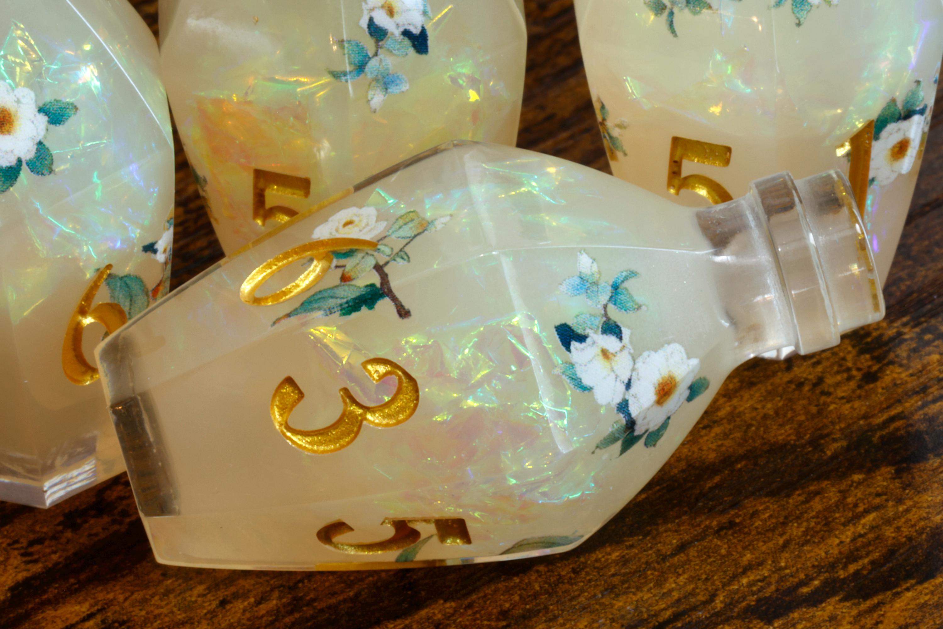 Angelic Bloom Elixir D6 Potion Dice - Sharp-Edged Floral