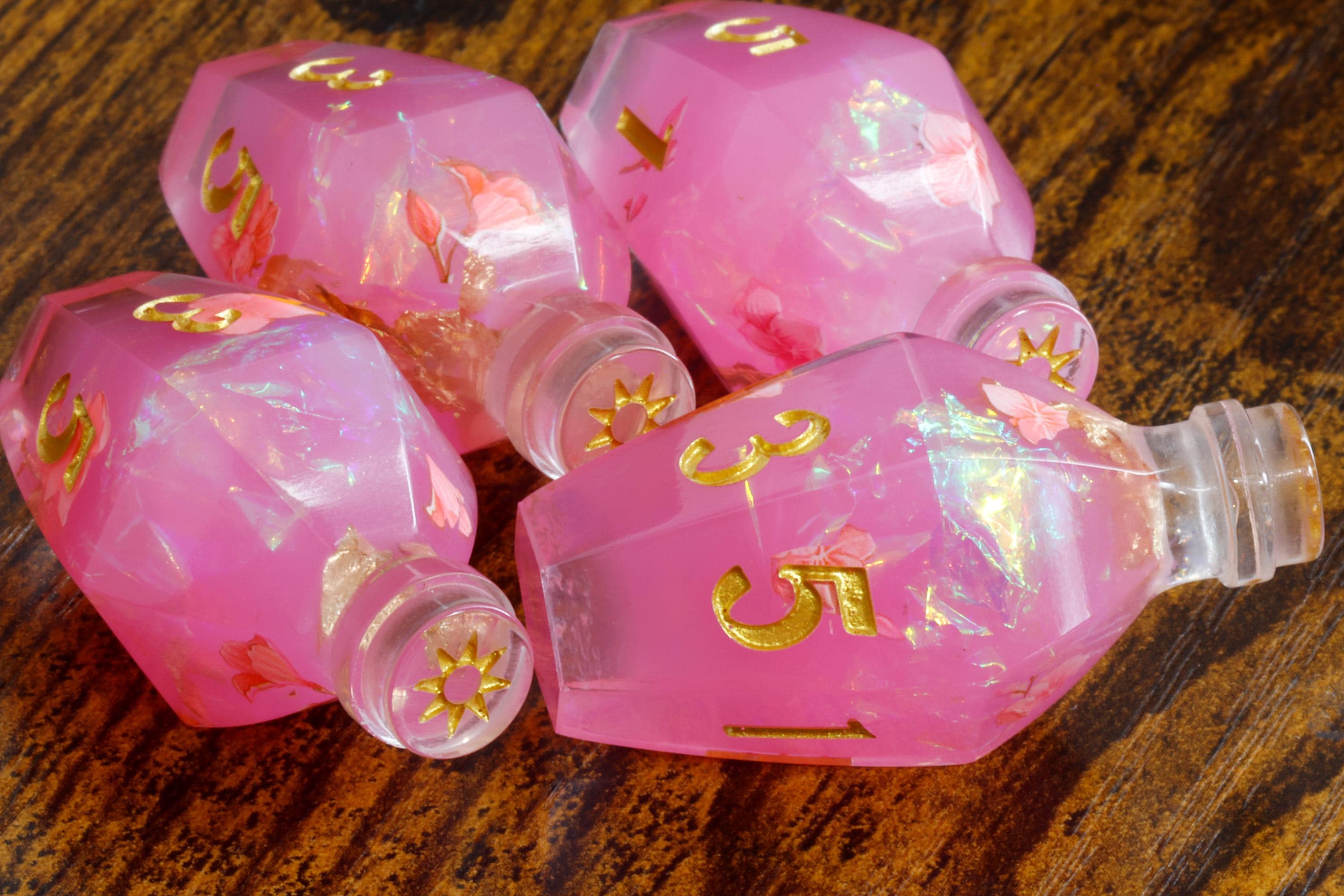 Hibiscus Dream Elixir D6 Potion Dice - Sharp-Edged Floral