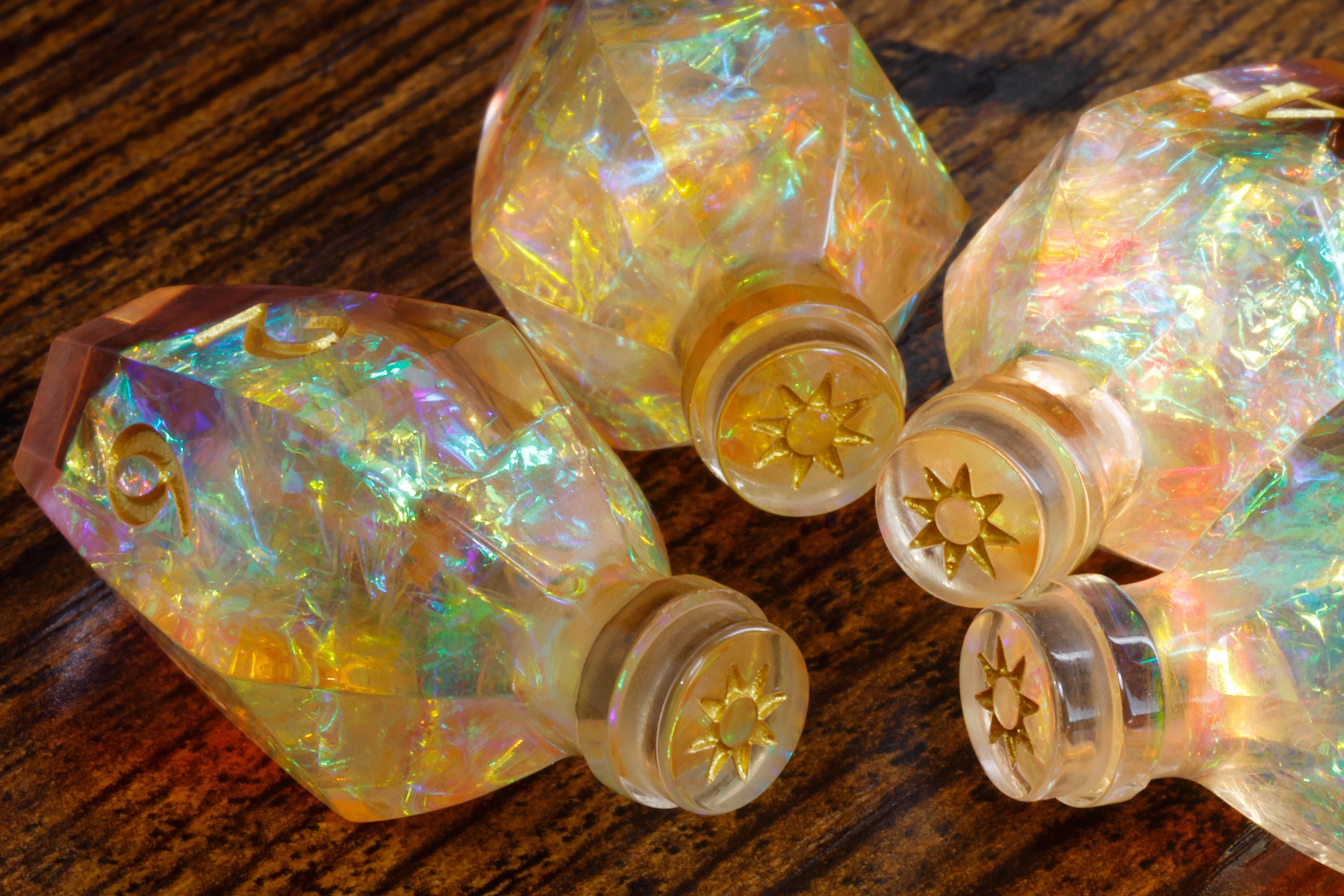 Sunfire Elixir D6 Potion Dice - Holographic Foil